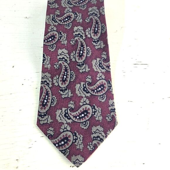 Giorgio Armani Other - Giorgio Armani Cravatte Tie 100% Silk Red Paisley Made In Italy Mens Designer